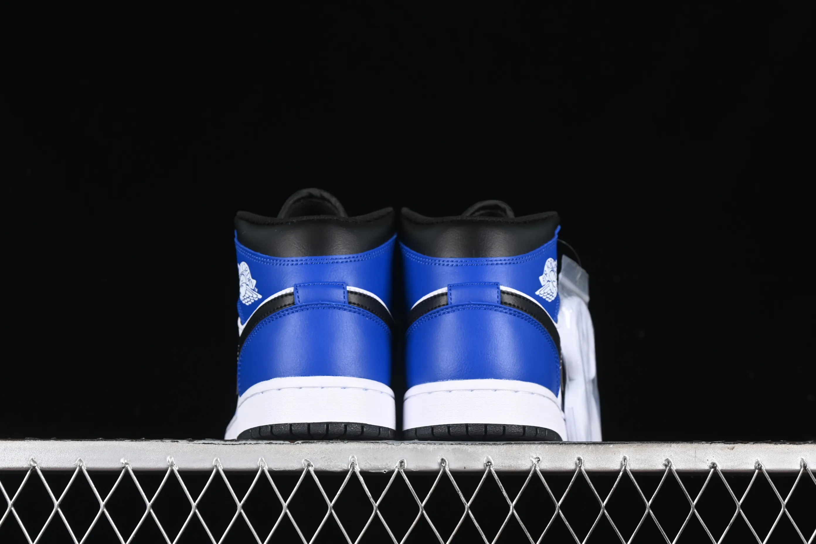 All categories Air Jordan Jordan series basketball shoes Air Jordan 1 Mid Air Jordan 1 Mid AJ1 Joe 1 white and blue color Zhongbang basketball shoes DQ8423-402